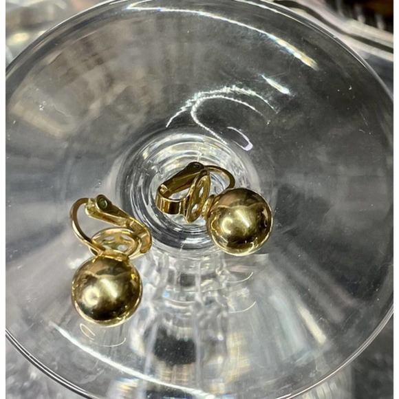 TRIFARI Vintage‎ Jewelry Collectable Clip on Earrings Gold Ball - Picture 1 of 4